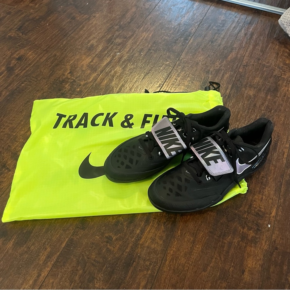 Track throwing shoes